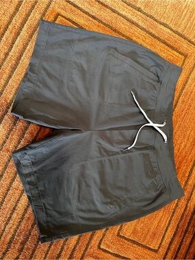 Vuori Men's Ponto Shorts with Drawstring in Seafoam Green